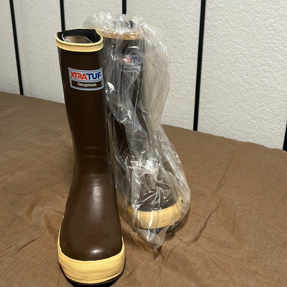 Xtra tuf 12 in neoprene Alaskan deck boots men’s 6 women’s 8